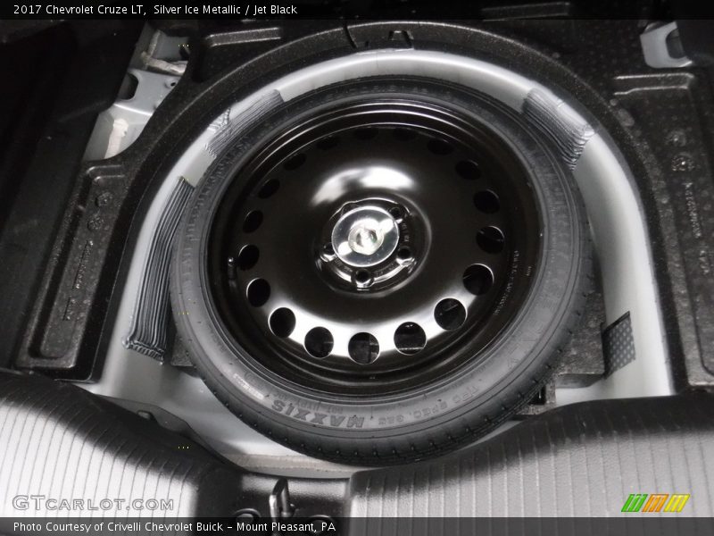 Silver Ice Metallic / Jet Black 2017 Chevrolet Cruze LT