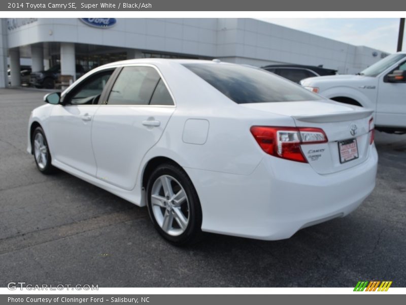 Super White / Black/Ash 2014 Toyota Camry SE