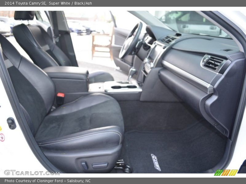 Super White / Black/Ash 2014 Toyota Camry SE