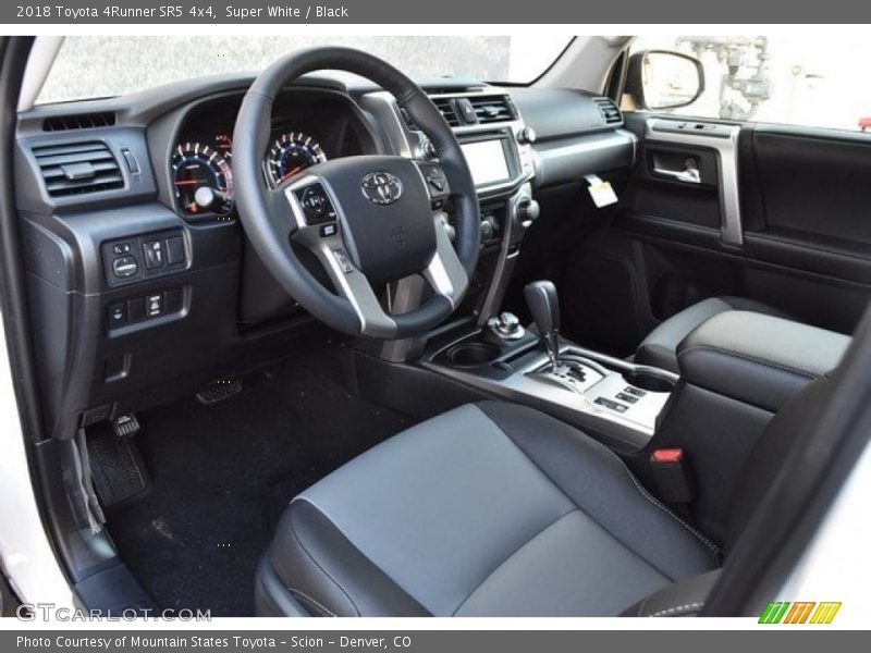 Super White / Black 2018 Toyota 4Runner SR5 4x4