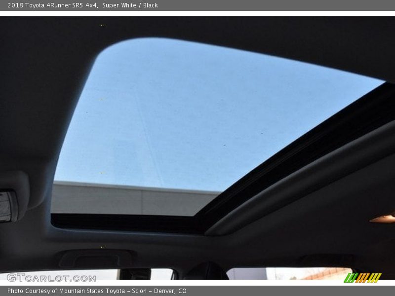 Super White / Black 2018 Toyota 4Runner SR5 4x4