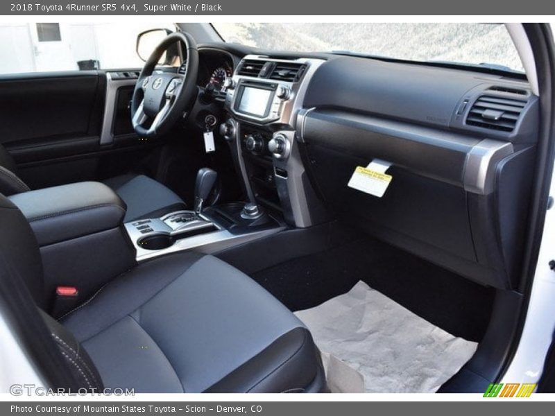 Super White / Black 2018 Toyota 4Runner SR5 4x4