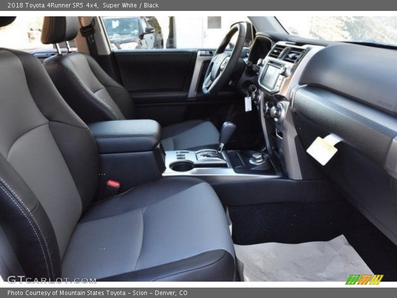 Super White / Black 2018 Toyota 4Runner SR5 4x4