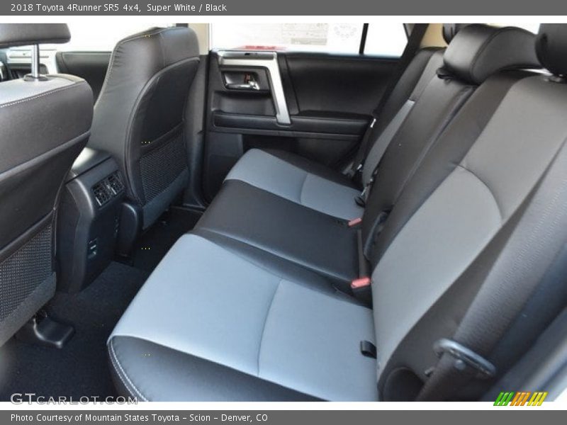 Super White / Black 2018 Toyota 4Runner SR5 4x4