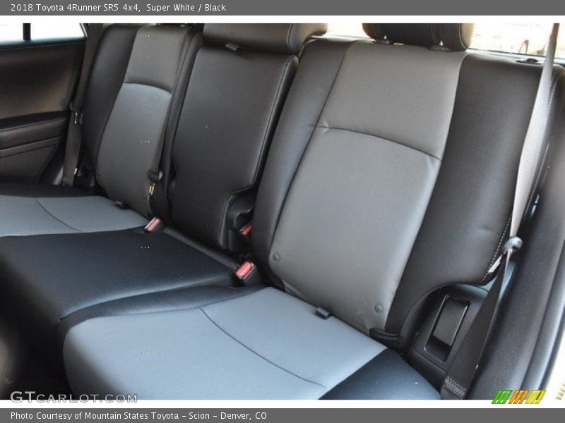 Super White / Black 2018 Toyota 4Runner SR5 4x4