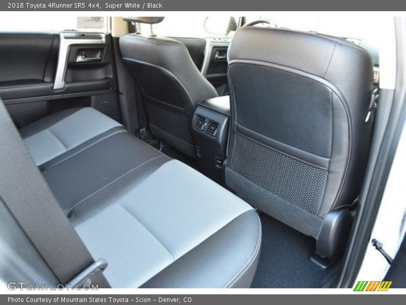 Super White / Black 2018 Toyota 4Runner SR5 4x4