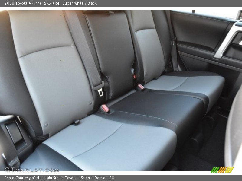 Super White / Black 2018 Toyota 4Runner SR5 4x4