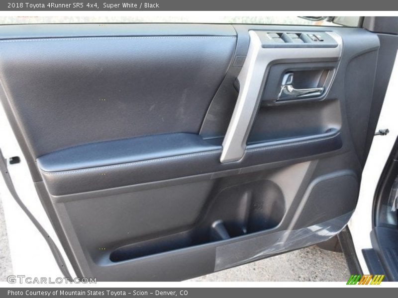 Super White / Black 2018 Toyota 4Runner SR5 4x4