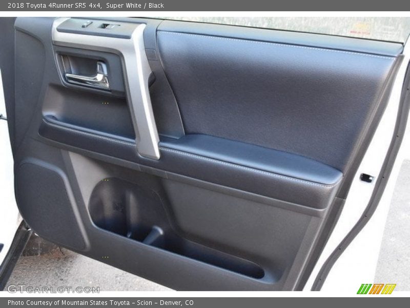 Super White / Black 2018 Toyota 4Runner SR5 4x4
