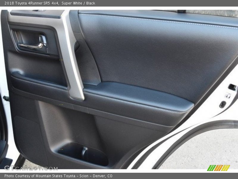 Super White / Black 2018 Toyota 4Runner SR5 4x4