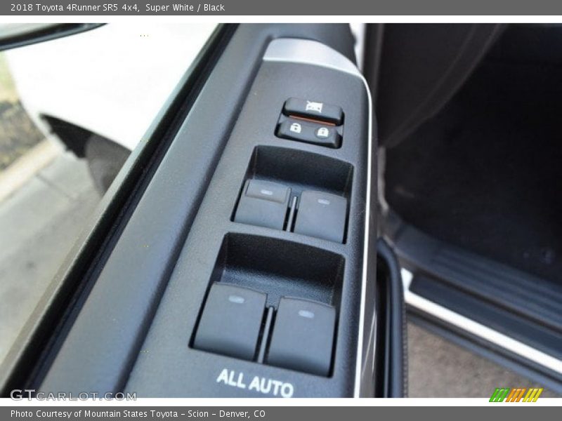 Super White / Black 2018 Toyota 4Runner SR5 4x4