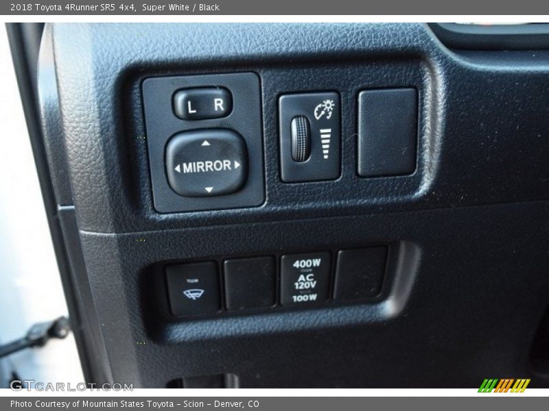 Super White / Black 2018 Toyota 4Runner SR5 4x4