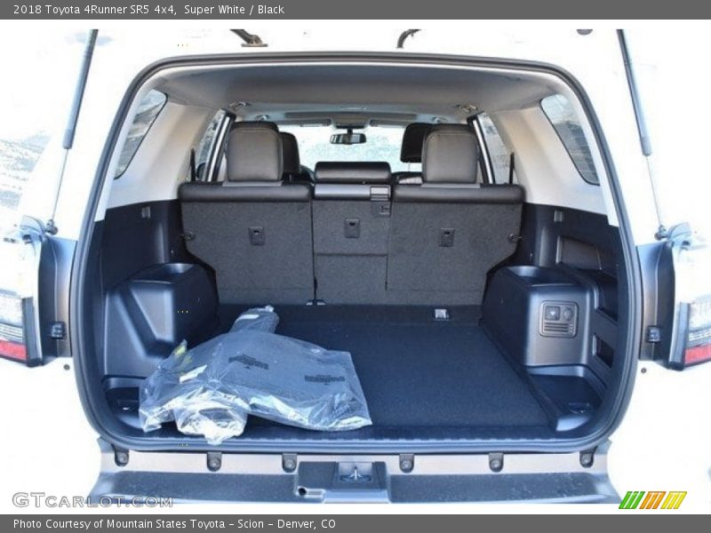 Super White / Black 2018 Toyota 4Runner SR5 4x4