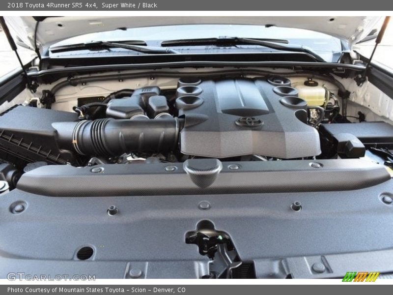 Super White / Black 2018 Toyota 4Runner SR5 4x4