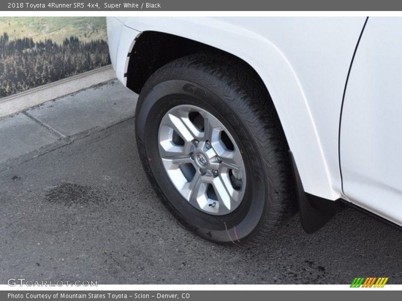 Super White / Black 2018 Toyota 4Runner SR5 4x4