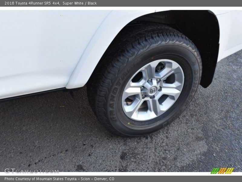 Super White / Black 2018 Toyota 4Runner SR5 4x4