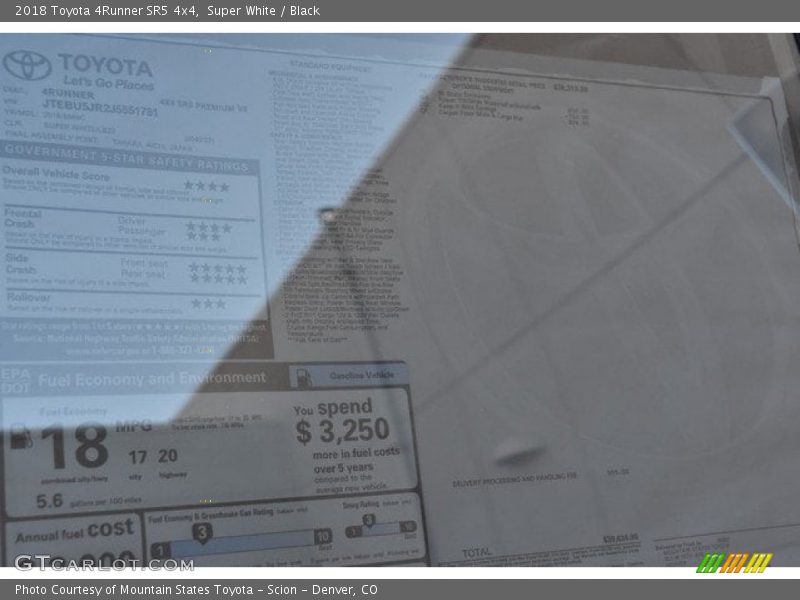 Super White / Black 2018 Toyota 4Runner SR5 4x4
