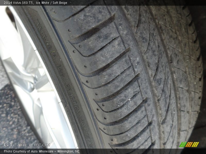 Ice White / Soft Beige 2014 Volvo S60 T5