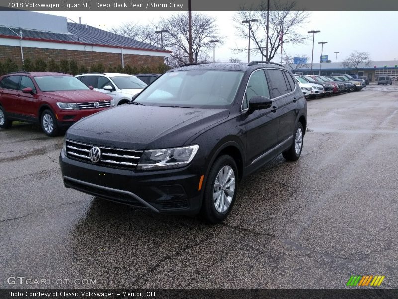 Front 3/4 View of 2018 Tiguan SE