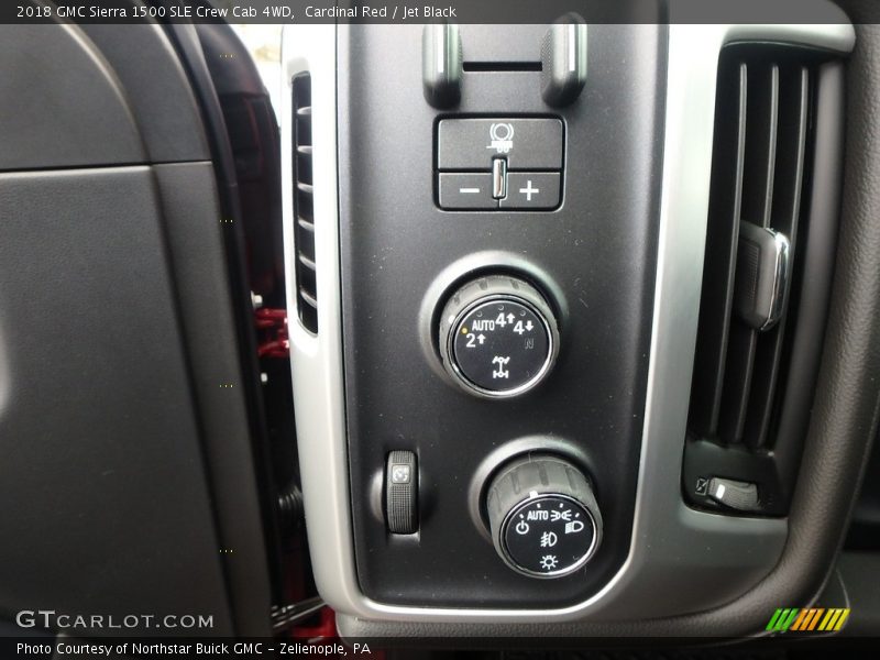 Controls of 2018 Sierra 1500 SLE Crew Cab 4WD