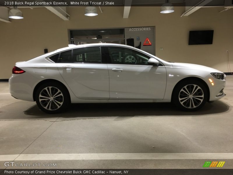 White Frost Tricoat / Shale 2018 Buick Regal Sportback Essence