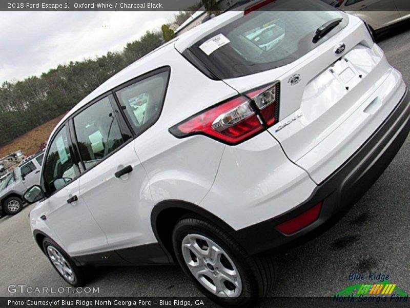 Oxford White / Charcoal Black 2018 Ford Escape S