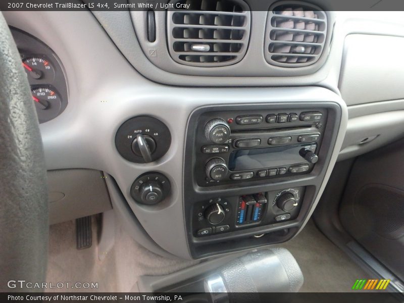 Summit White / Light Gray 2007 Chevrolet TrailBlazer LS 4x4