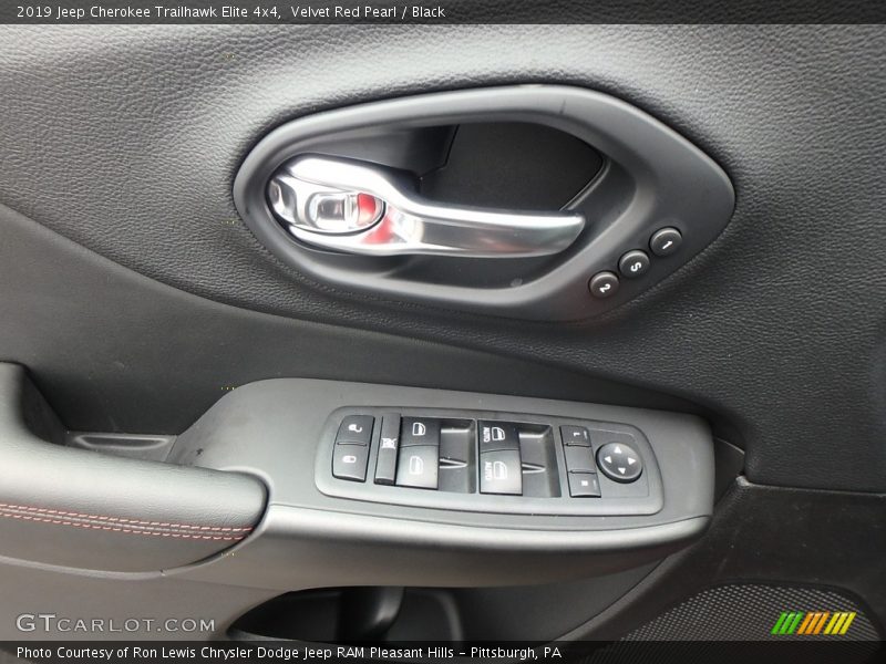 Controls of 2019 Cherokee Trailhawk Elite 4x4
