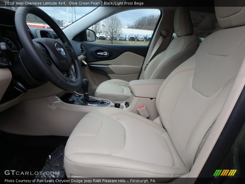 Front Seat of 2019 Cherokee Latitude 4x4