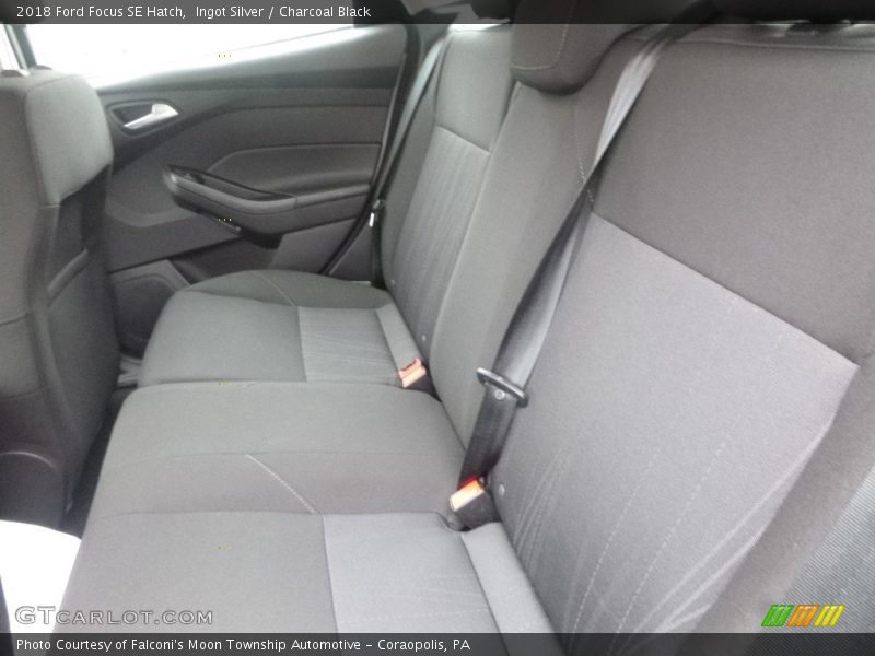 Ingot Silver / Charcoal Black 2018 Ford Focus SE Hatch