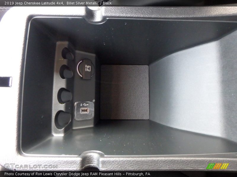 Billet Silver Metallic / Black 2019 Jeep Cherokee Latitude 4x4