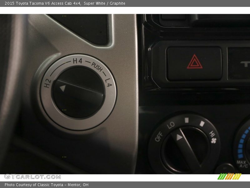 Super White / Graphite 2015 Toyota Tacoma V6 Access Cab 4x4