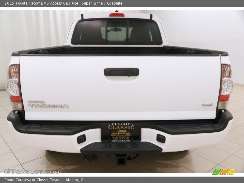 Super White / Graphite 2015 Toyota Tacoma V6 Access Cab 4x4