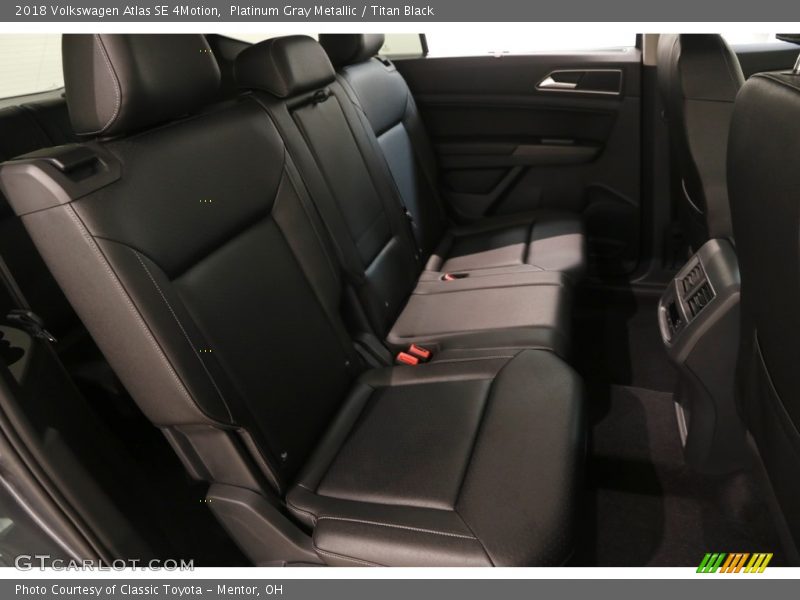 Platinum Gray Metallic / Titan Black 2018 Volkswagen Atlas SE 4Motion