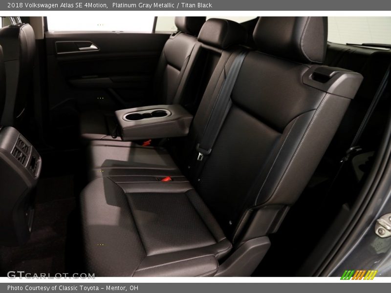 Platinum Gray Metallic / Titan Black 2018 Volkswagen Atlas SE 4Motion
