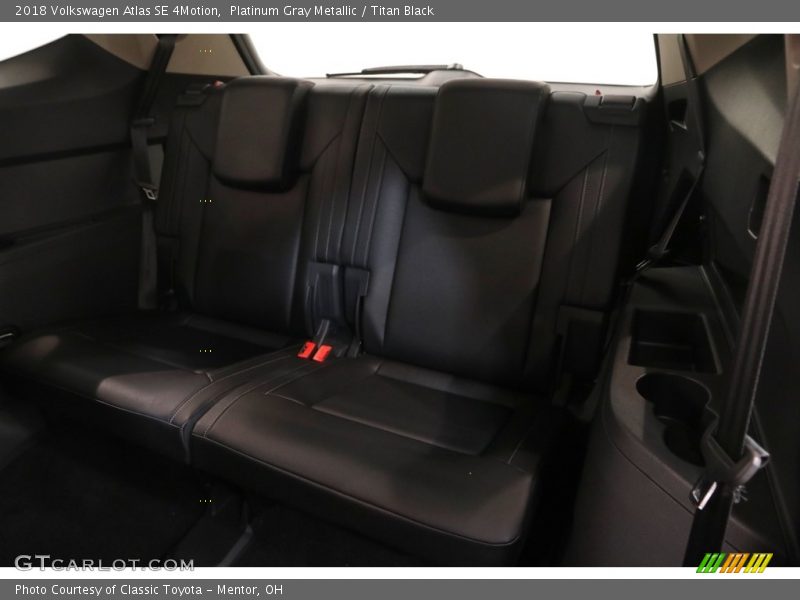 Platinum Gray Metallic / Titan Black 2018 Volkswagen Atlas SE 4Motion