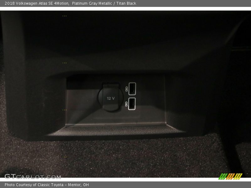 Platinum Gray Metallic / Titan Black 2018 Volkswagen Atlas SE 4Motion