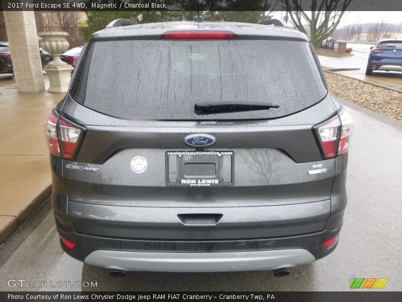 Magnetic / Charcoal Black 2017 Ford Escape SE 4WD