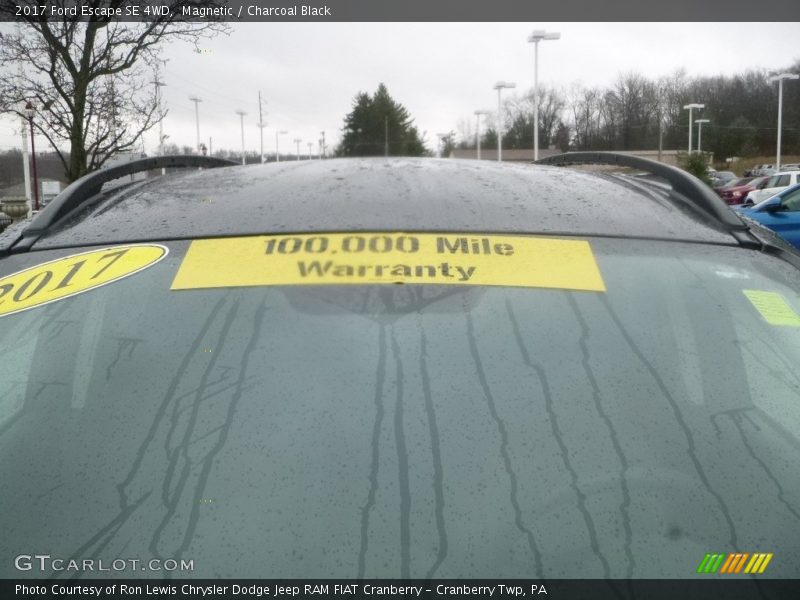Magnetic / Charcoal Black 2017 Ford Escape SE 4WD