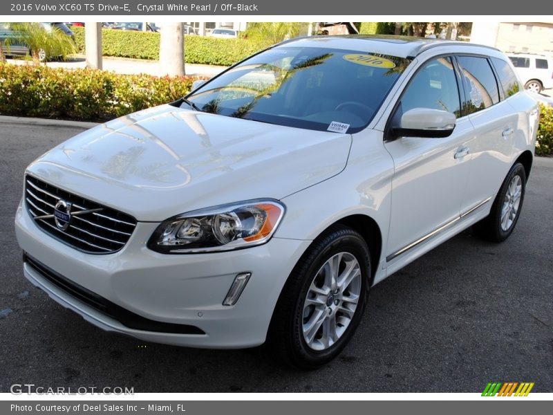 Crystal White Pearl / Off-Black 2016 Volvo XC60 T5 Drive-E