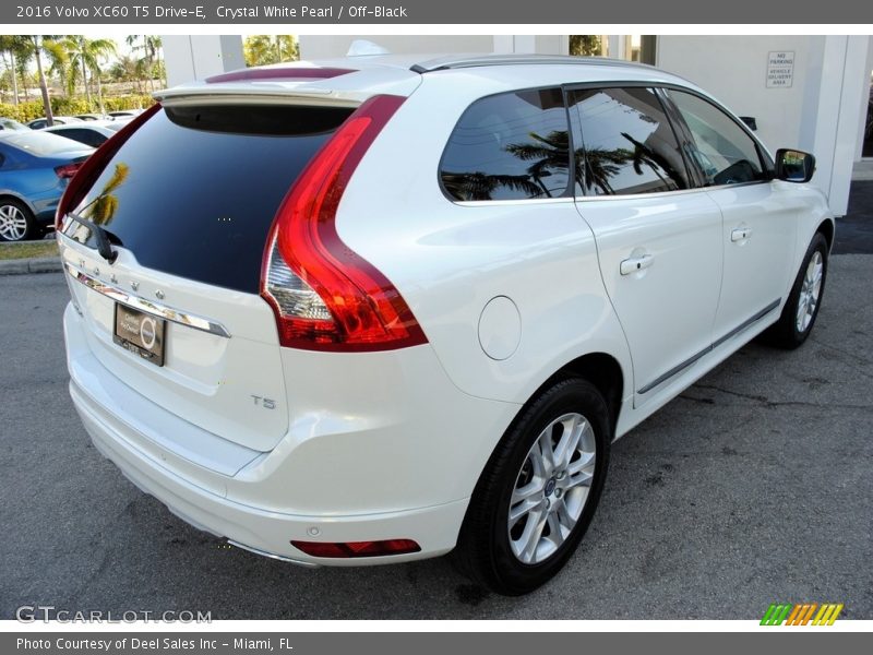 Crystal White Pearl / Off-Black 2016 Volvo XC60 T5 Drive-E