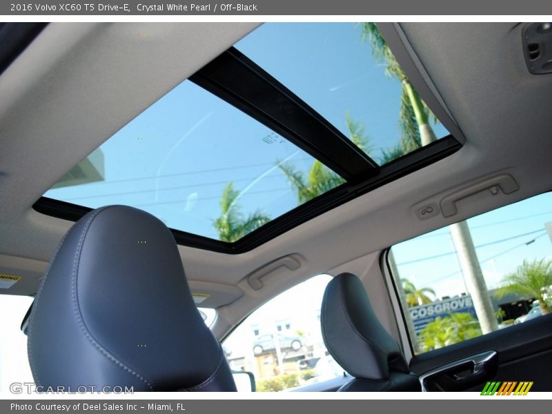 Crystal White Pearl / Off-Black 2016 Volvo XC60 T5 Drive-E