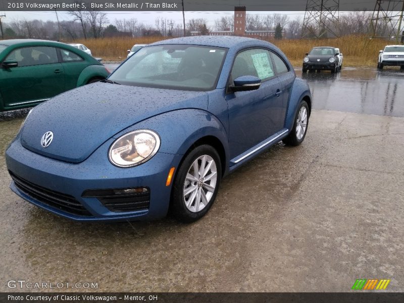 Front 3/4 View of 2018 Beetle S