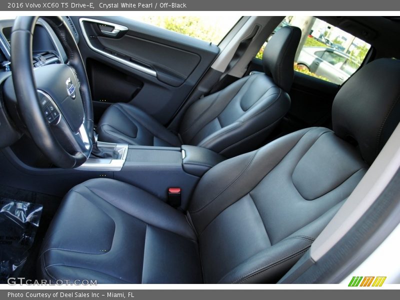 Crystal White Pearl / Off-Black 2016 Volvo XC60 T5 Drive-E