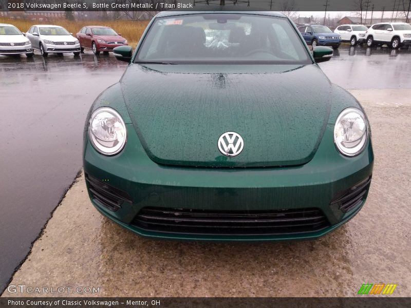 Bottle Green Metallic / Titan Black 2018 Volkswagen Beetle S