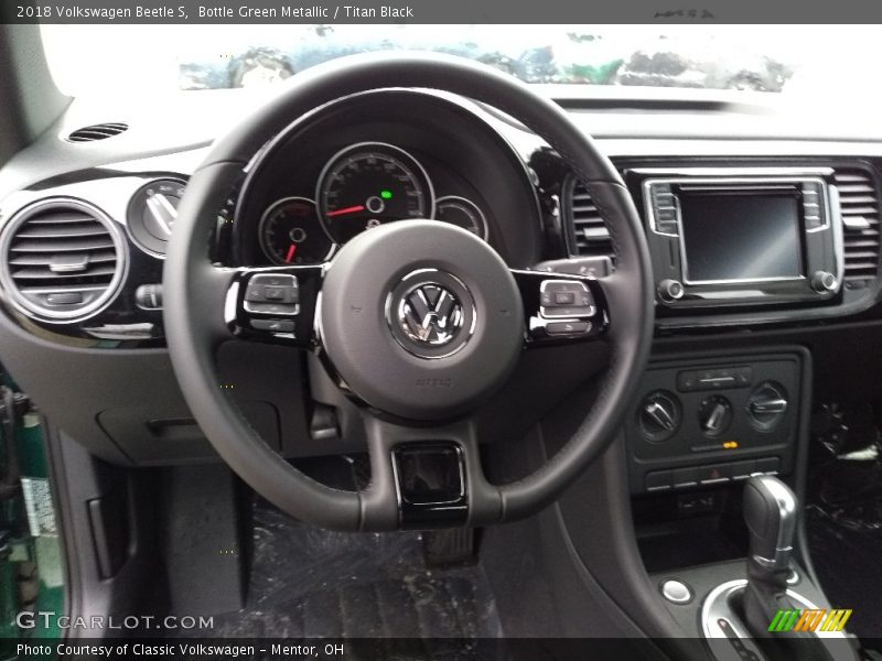 Bottle Green Metallic / Titan Black 2018 Volkswagen Beetle S