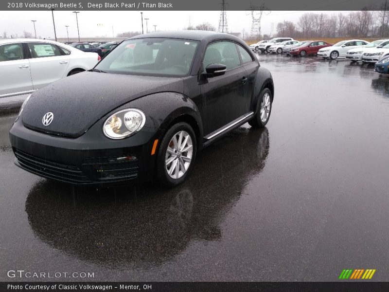 Front 3/4 View of 2018 Beetle S