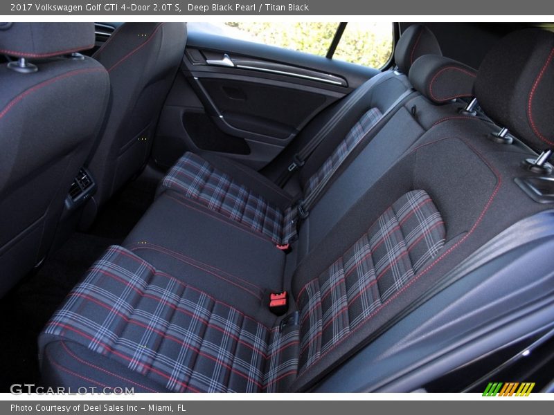 Deep Black Pearl / Titan Black 2017 Volkswagen Golf GTI 4-Door 2.0T S
