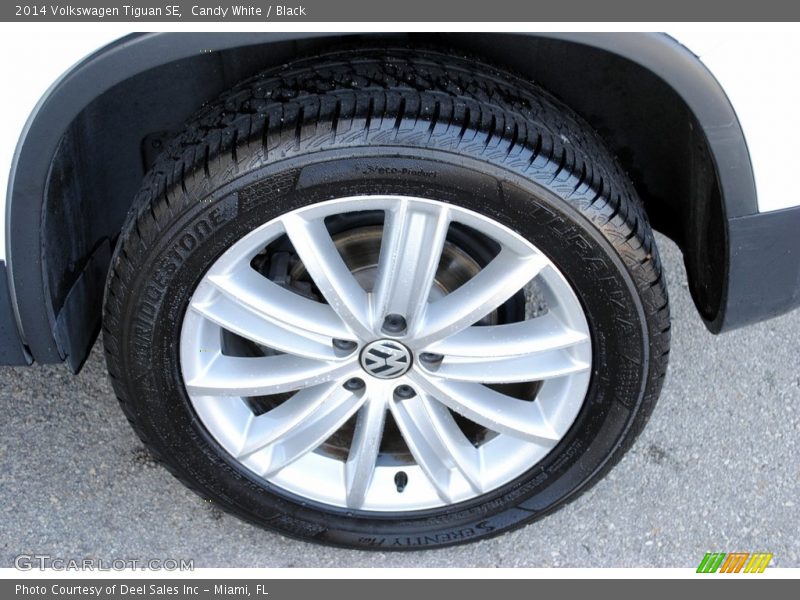 Candy White / Black 2014 Volkswagen Tiguan SE