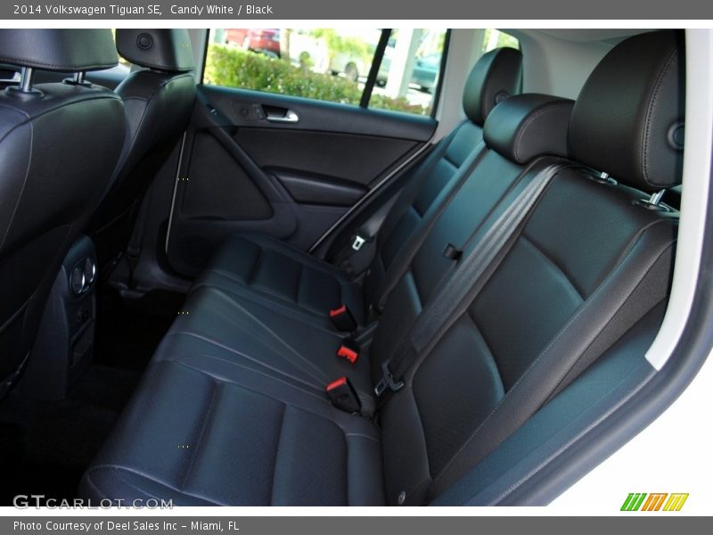 Candy White / Black 2014 Volkswagen Tiguan SE